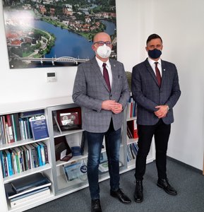 Zdjęcie główne dla wydarzenia: Wody Polskie i Powiat Turecki przystępują do poprawy stosunków wodnych w rejonie Turku