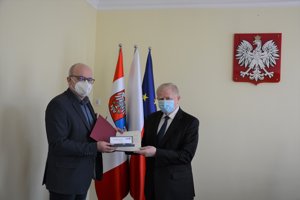 Zdjęcie główne dla wydarzenia: Starosta podziękował za współpracę Prezesowi PSS Społem