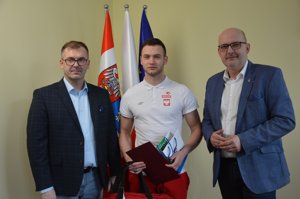 Zdjęcie główne dla wydarzenia: Starosta docenił sukcesy Jakuba Lempacha