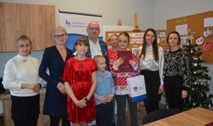 Zdjęcie główne dla wydarzenia: Wręczenie nagród laureatom konkursu pn. „Kartka Bożonarodzeniowa – VII edycja”