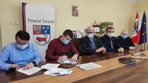 Zdjęcie główne dla wydarzenia: ZDP z umową na projekt drogi Władysławów – Kuny
