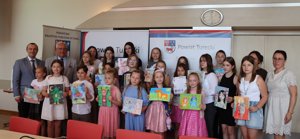 Zdjęcie główne dla wydarzenia: Starosta nagrodził laureatów powiatowego konkursu plastycznego
