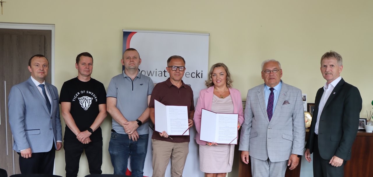 Nowa inwestycja sportowa w Powiecie Tureckim. Podpisano umowę na modernizację kompleksu Orlik w Zespole Szkół Techniczny