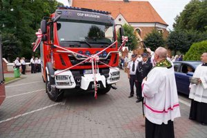 Zdjęcie główne dla wydarzenia: Gratulujemy OSP Brudzew nowego wozu ratowniczo – gaśniczego
